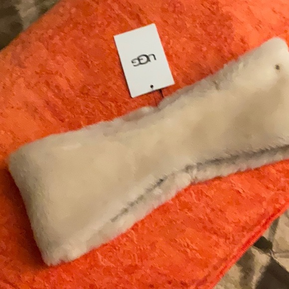 UGG REVERSBLE HEADBAND COLOR CHESTNUT Hair Accessory with Plush Lining - Picture 5 of 7